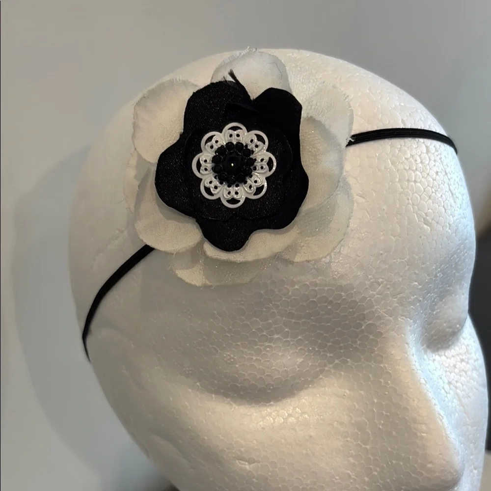 Black and White Hair Accessories Set with Floral and Bow Designs